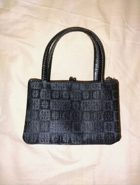 Classic Black Women's Handbag - Structured Top-Handle Purse